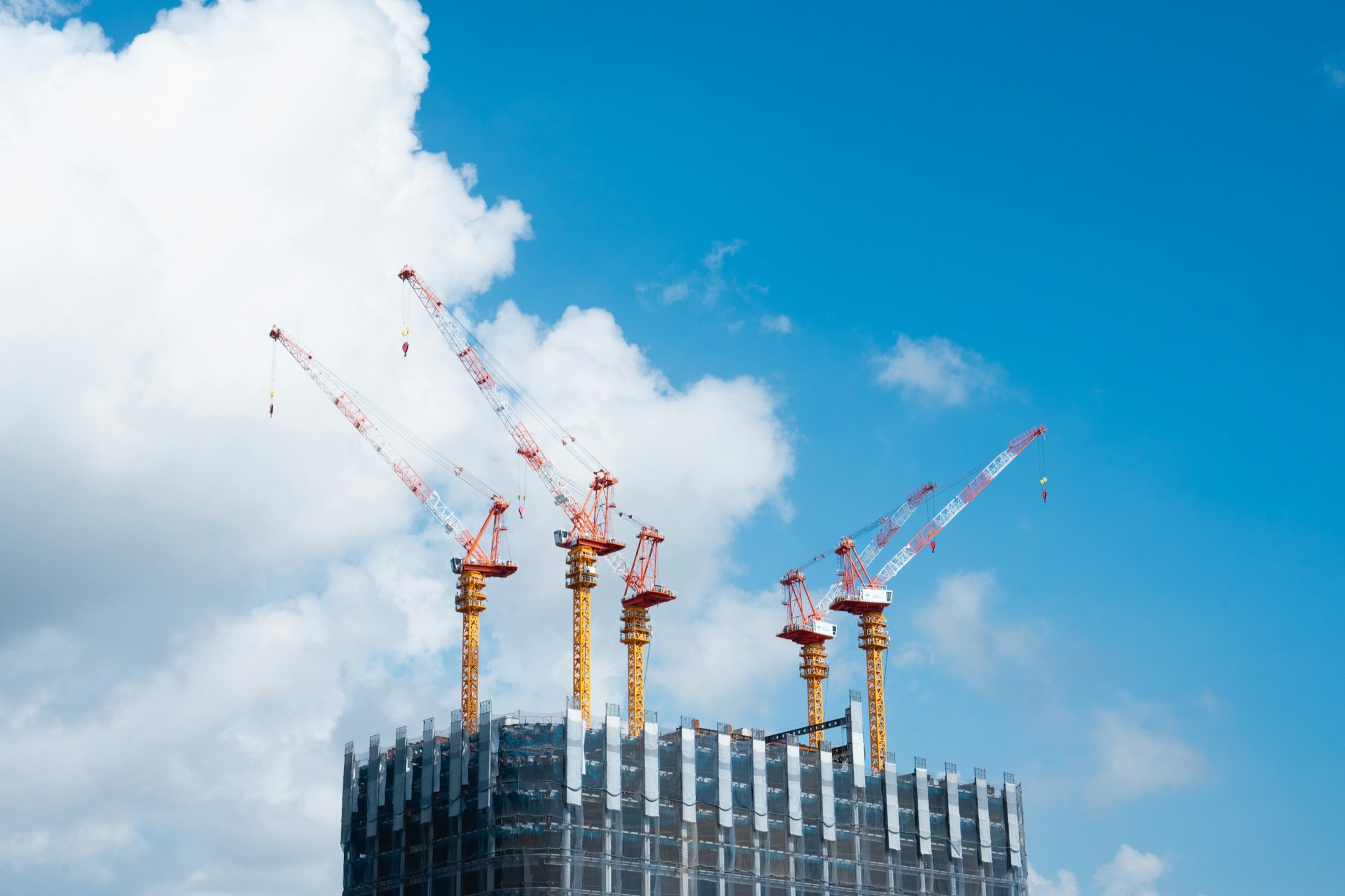 Tower cranes on a commercial building under construction